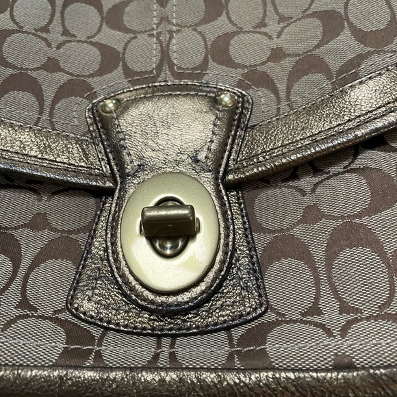 Gold/multi colored satin lining.COACH shoulder bag.. great condition. - Picture 4 of 6